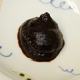 Dengakumiso (skewed and roasted foodstuff with miso coating).